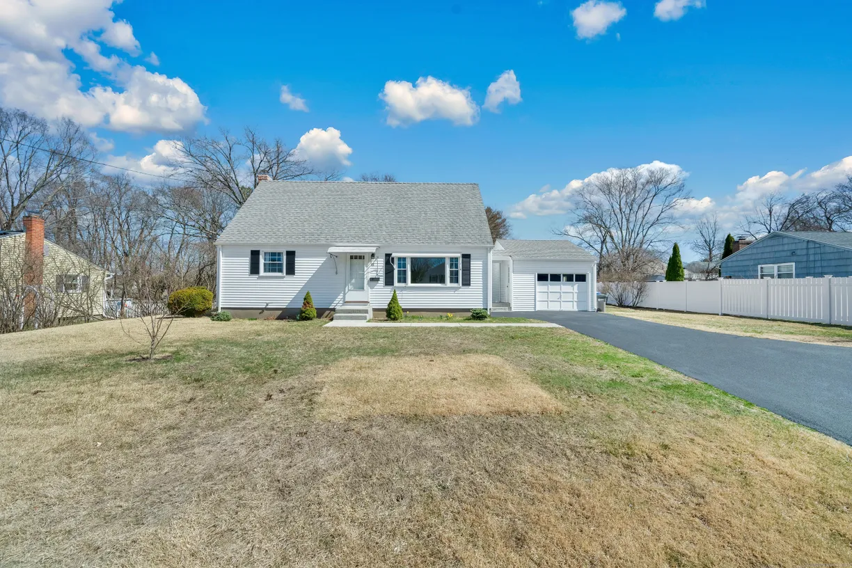 Greenwich Real Estate | View 41 Keeney Street | 3 Beds, 1 Bath