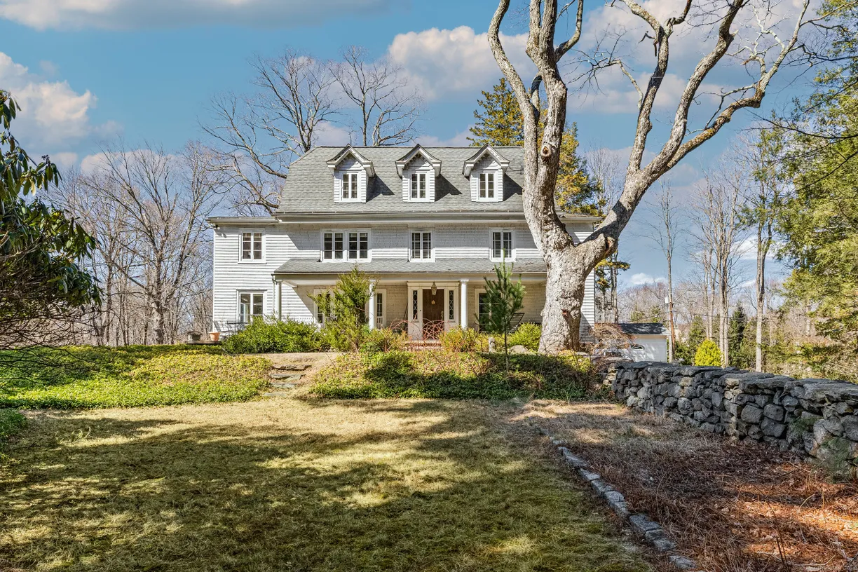 Greenwich Real Estate | View 1179 Ponus Ridge | 5 Beds, 3 Baths