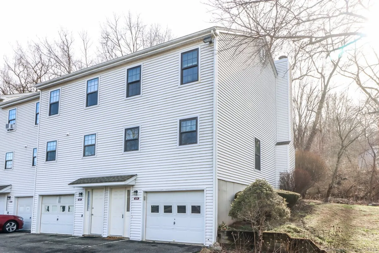 Greenwich Real Estate | View 109 Aspetuck Village, 109 | 2 Beds, 1 Bath
