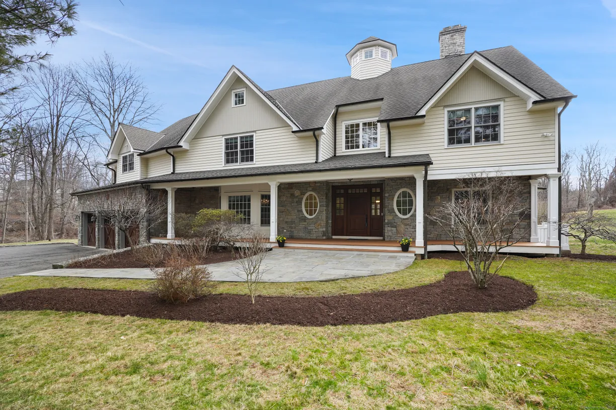 Greenwich Real Estate | View 33 Middlebrook Farm Road | 5 Beds, 5 Baths