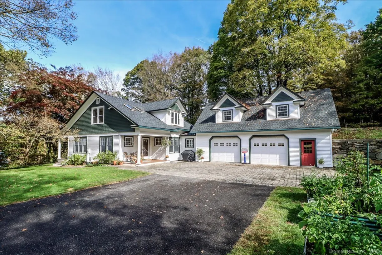 Greenwich Real Estate | View 238 Litchfield Road | 3 Beds, 2 Baths