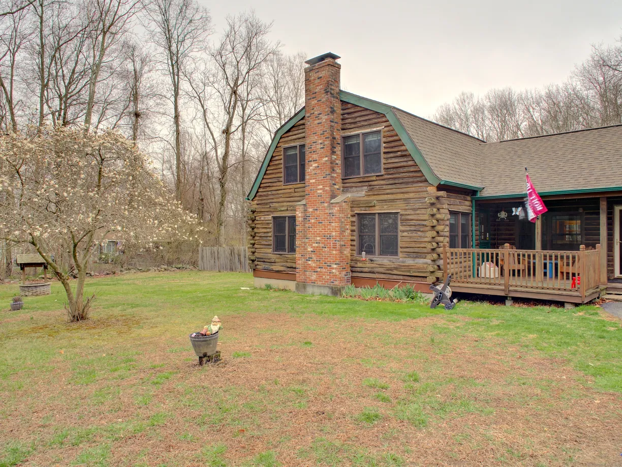Greenwich Real Estate | View 283 North Wawecus Hill Road | 3 Beds, 1 Bath