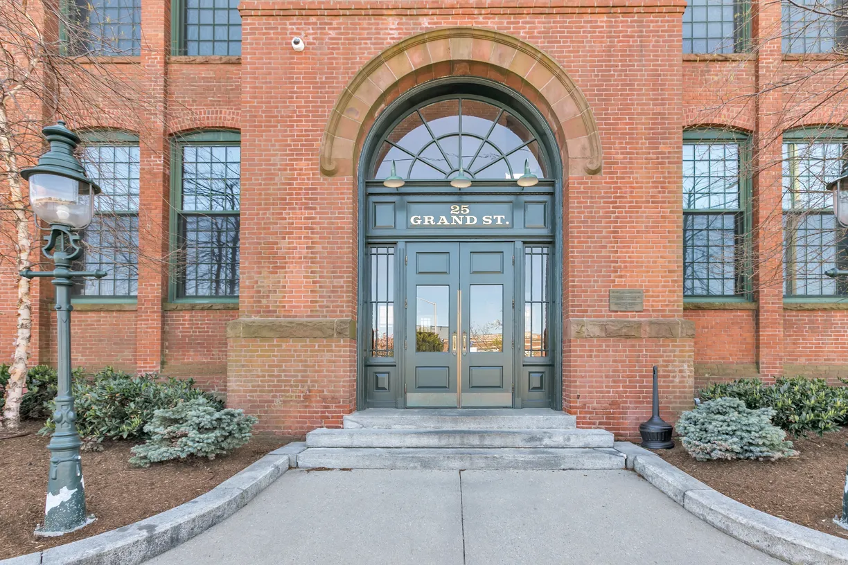 Greenwich Real Estate | View 25 Grand Street, APT 105 | 1 Bed, 1 Bath