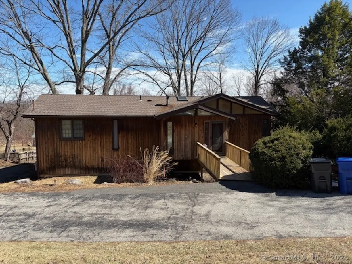 Greenwich Real Estate | View 21 Overlook Drive | 3 Beds, 2 Baths