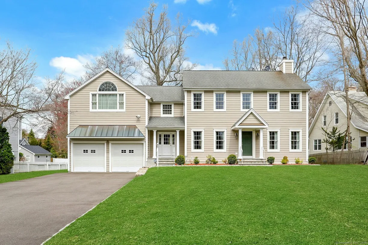 Greenwich Real Estate | View 24 Casement Street | 5 Beds, 3 Baths