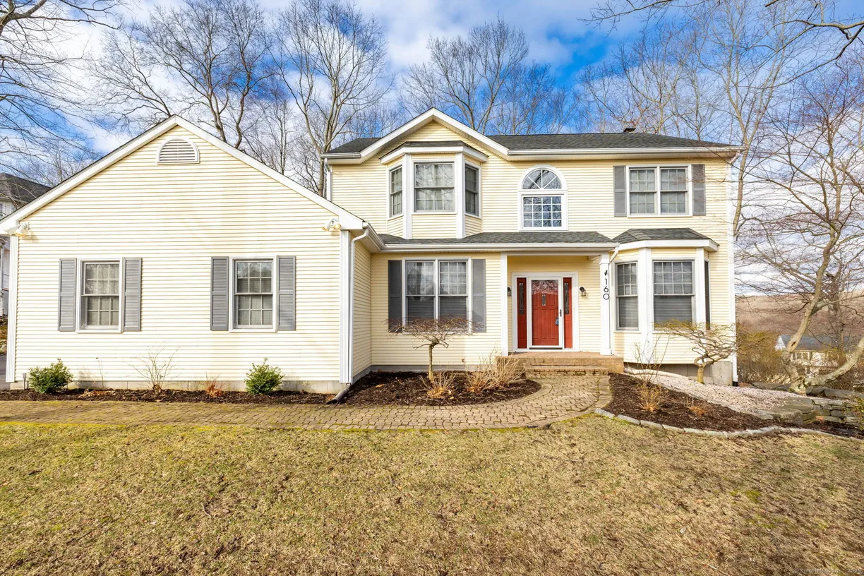 Greenwich Real Estate | View 160 Jenny Cliffs | 3 Beds, 2 Baths