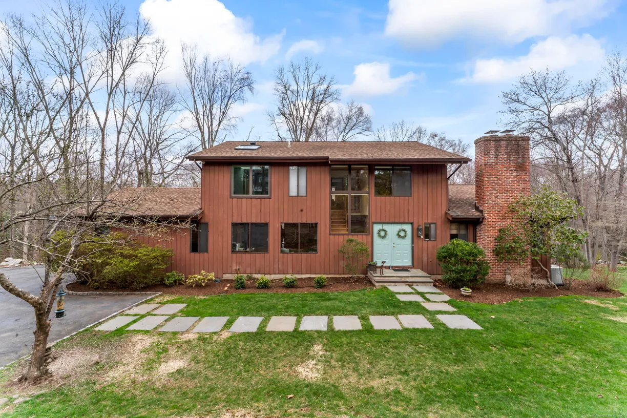 Greenwich Real Estate | View 77 Blackberry Drive | 4 Beds, 2 Baths