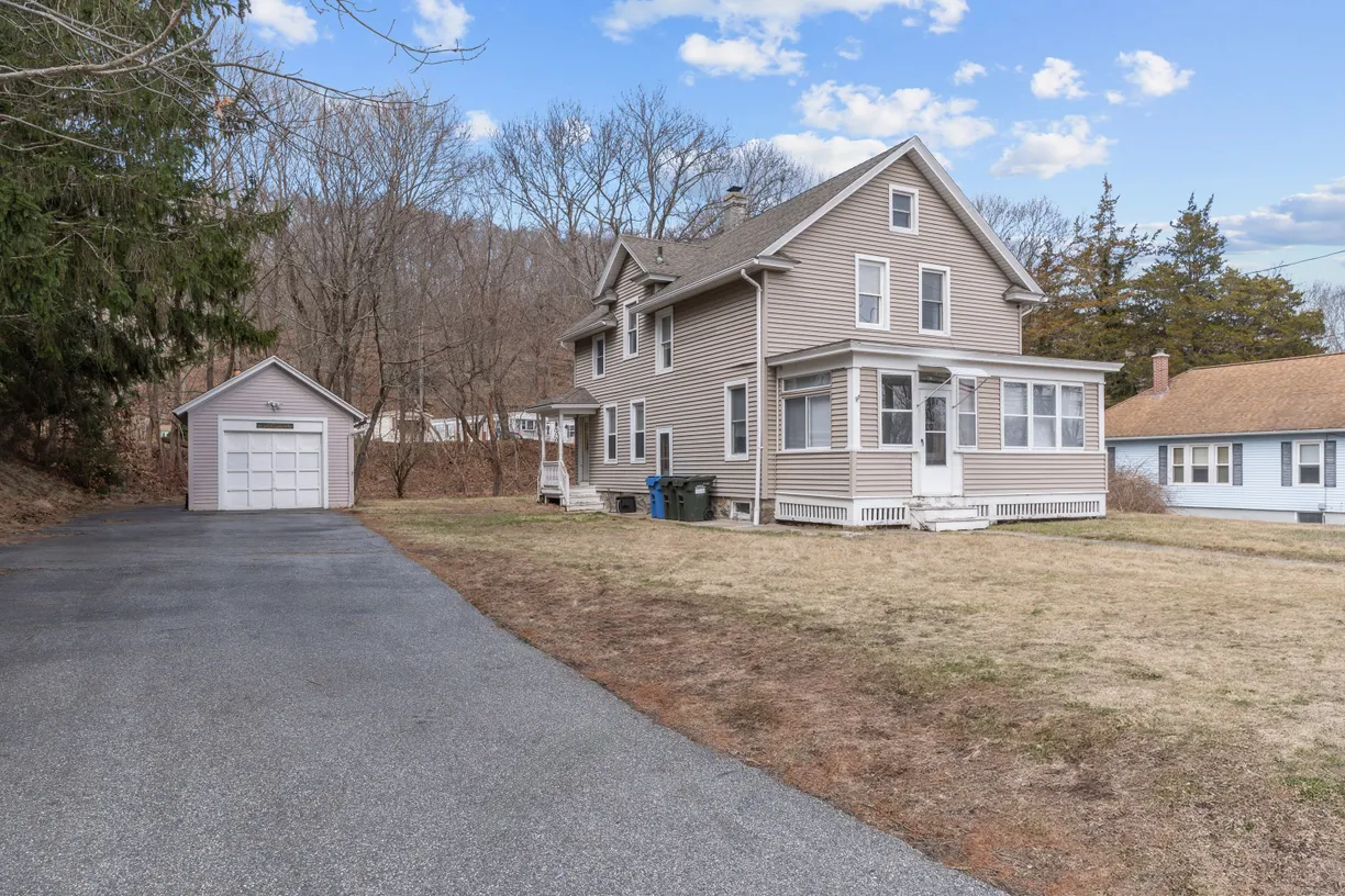 Greenwich Real Estate | View 50 Norwich Avenue | 3 Beds, 1 Bath