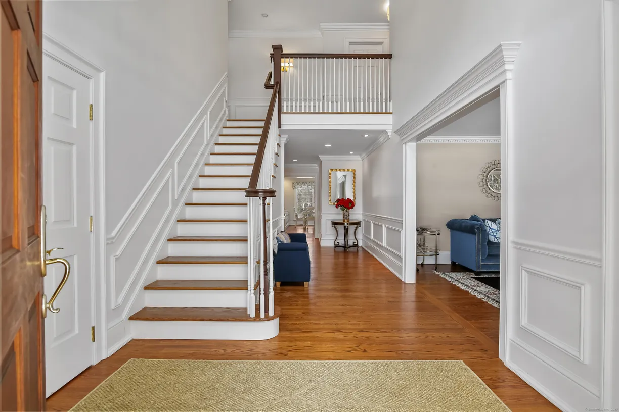 Greenwich Real Estate | View 652 Ponus Ridge | Listing