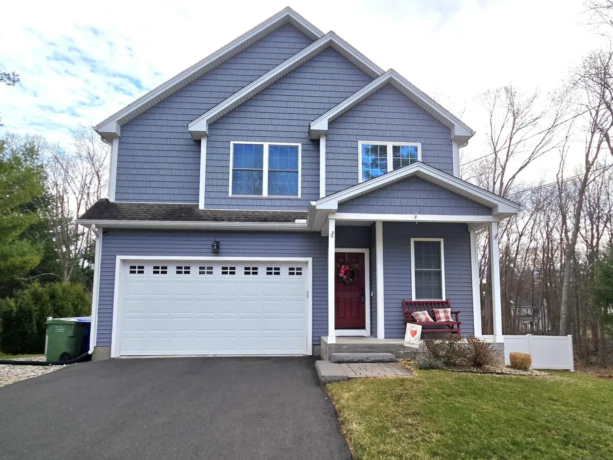 Greenwich Real Estate | View 292 Bushy Hill Road | 4 Beds, 2 Baths