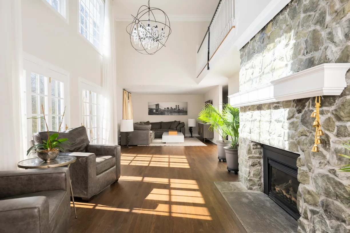 Greenwich Real Estate | View 17 Rustic View Road | Listing