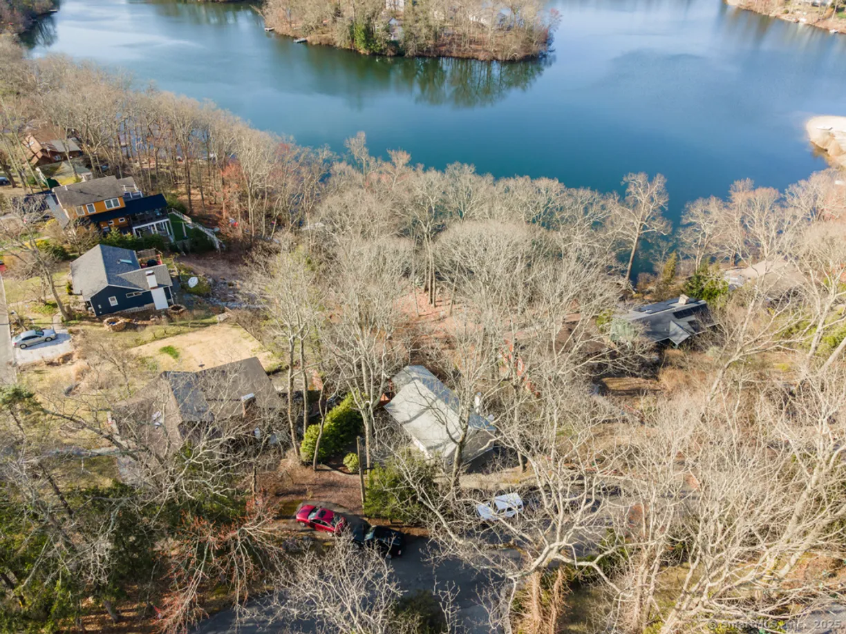 Greenwich Real Estate | View 4 Sage Road | 1 Bed, 1 Bath