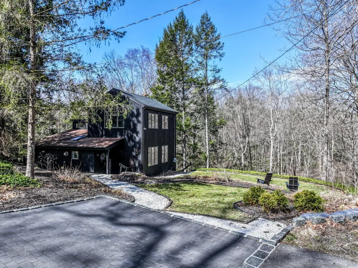 Greenwich Real Estate | View 5 Short Lane | 3 Beds, 2 Baths