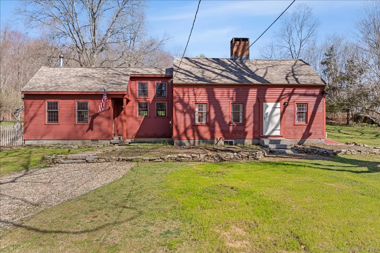 Greenwich Real Estate | View 28 Old Chestnut Hill Road | 2 Beds, 1 Bath