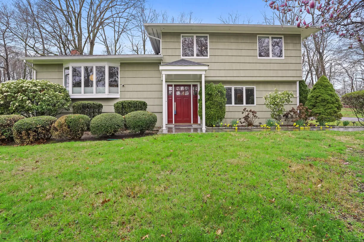 Greenwich Real Estate | View 31 Douglas Drive | 3 Beds, 2 Baths