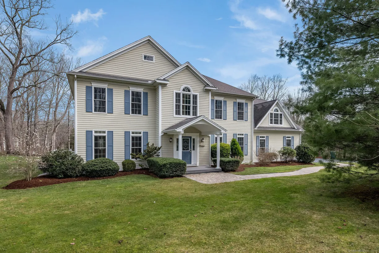 Greenwich Real Estate | View 7 Wildcat Road | 5 Beds, 3 Baths