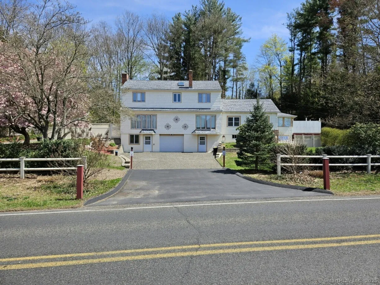 Greenwich Real Estate | View 230 Old Field Road | 6 Beds, 3 Baths