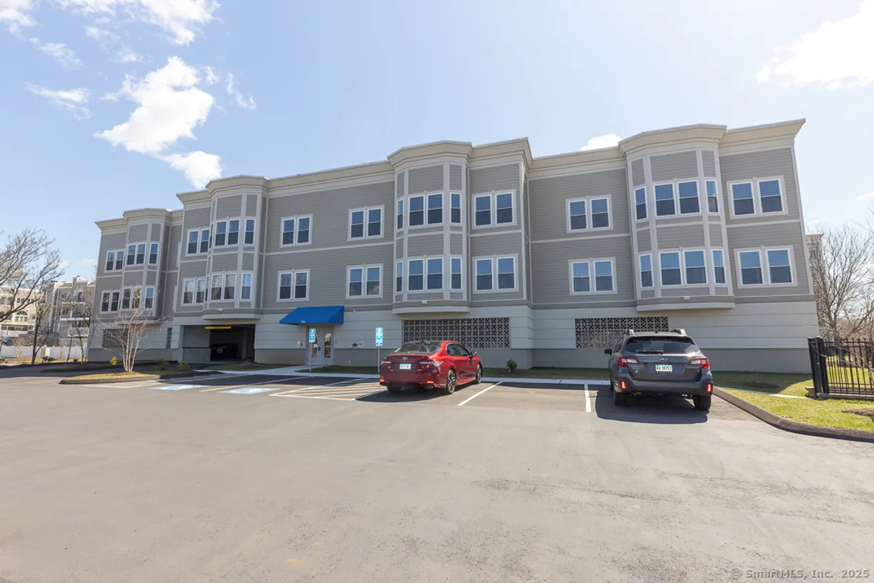 Greenwich Real Estate | View 300 Harbour Close, B | Listing