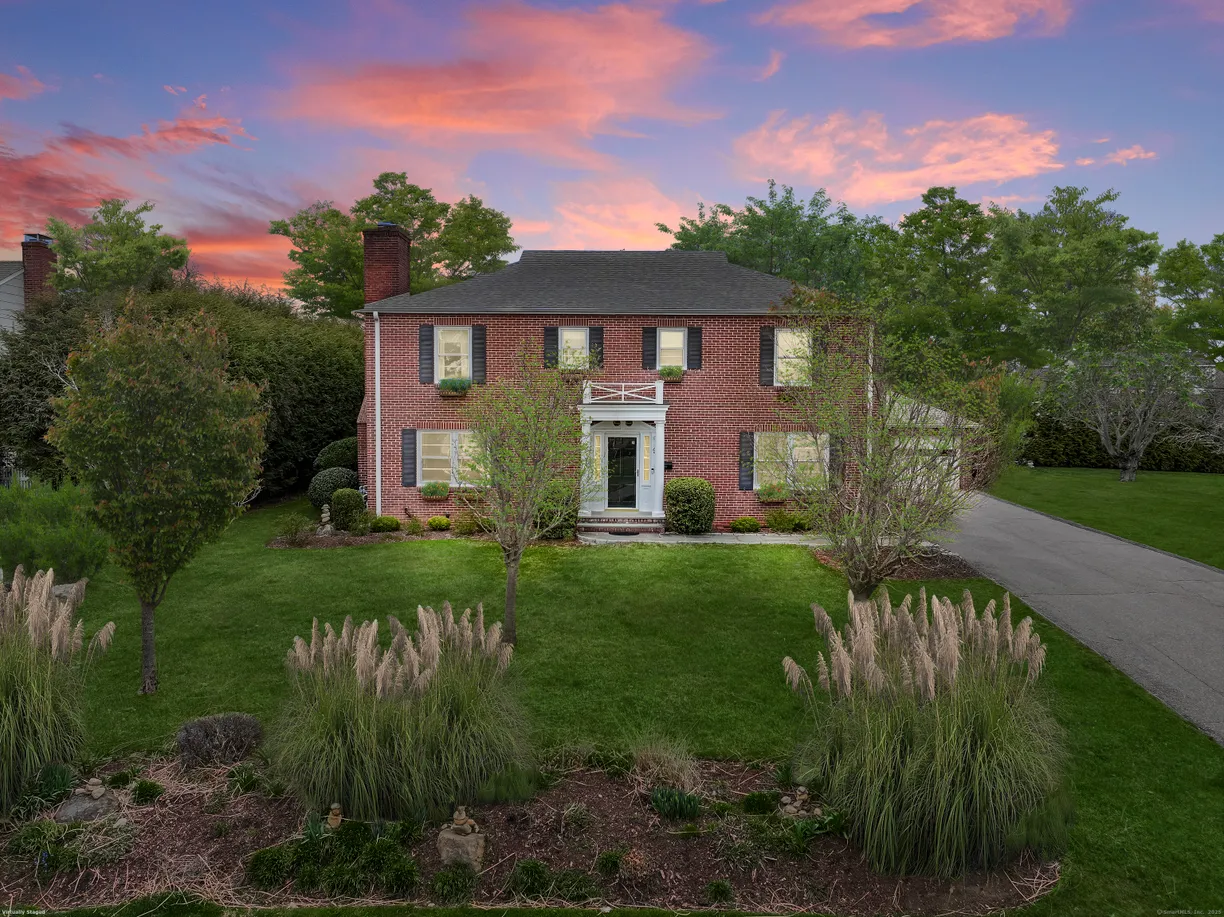 Greenwich Real Estate | View 9 Pine Hill Avenue Extension | 5 Beds, 3 Baths