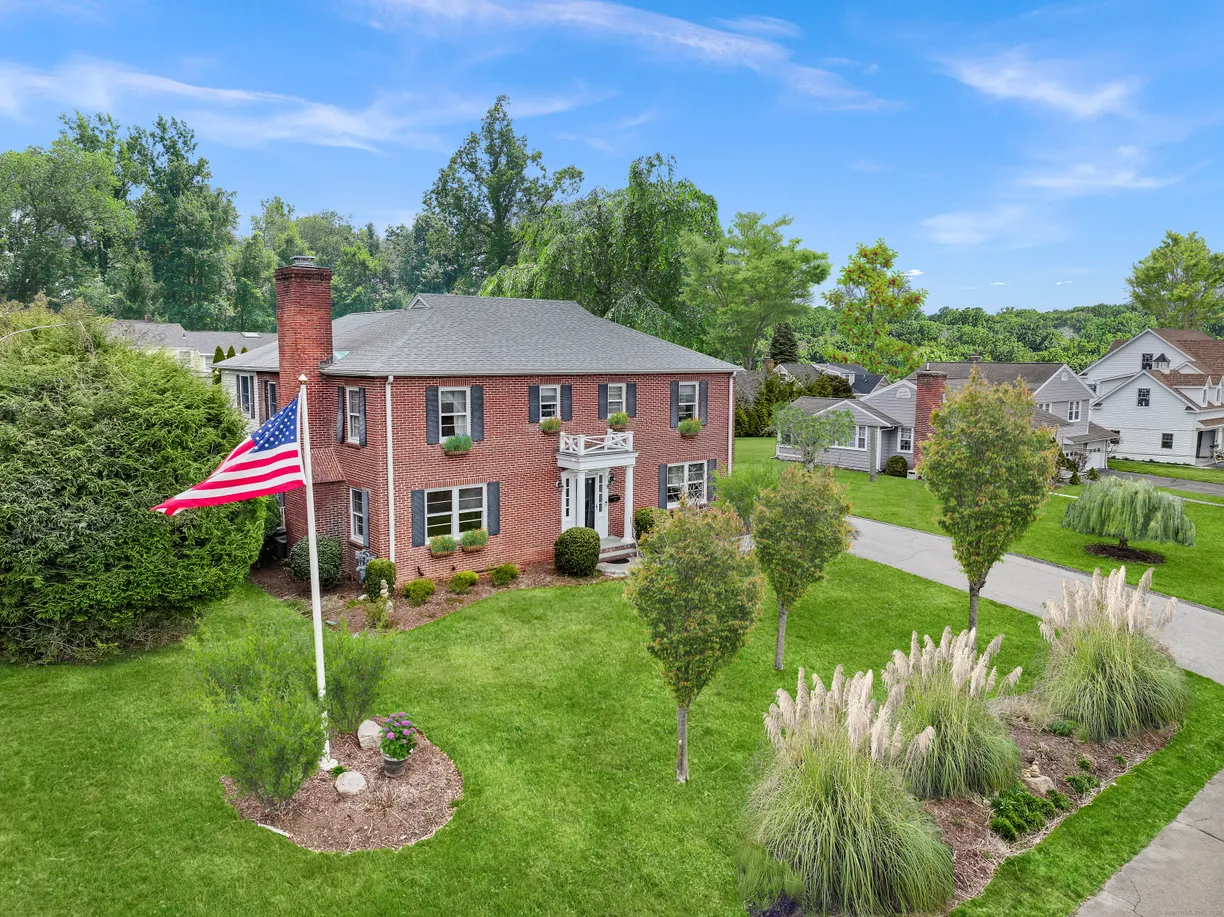 Greenwich Real Estate | View 9 Pine Hill Avenue Extension | Listing