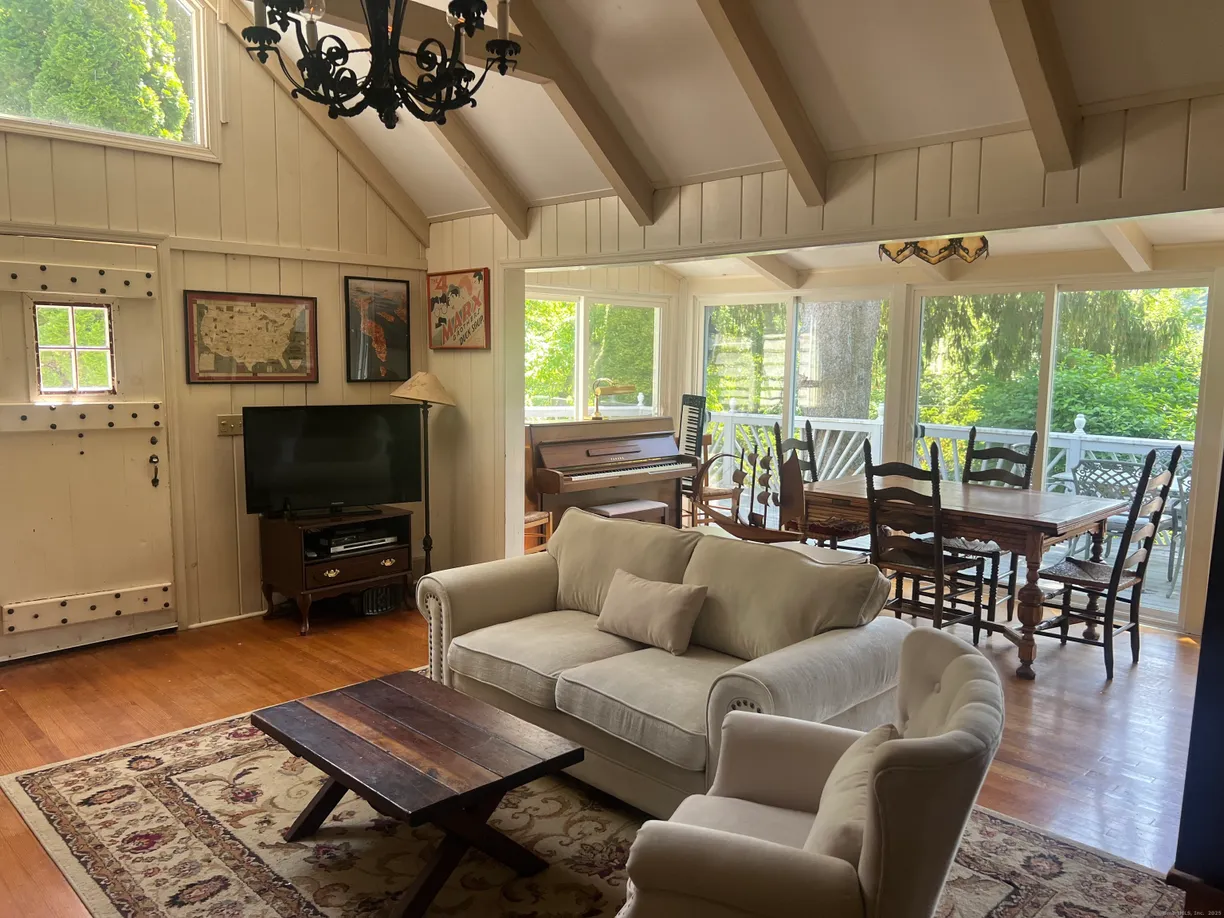 Greenwich Real Estate | View  | 3 Beds, 2 Baths