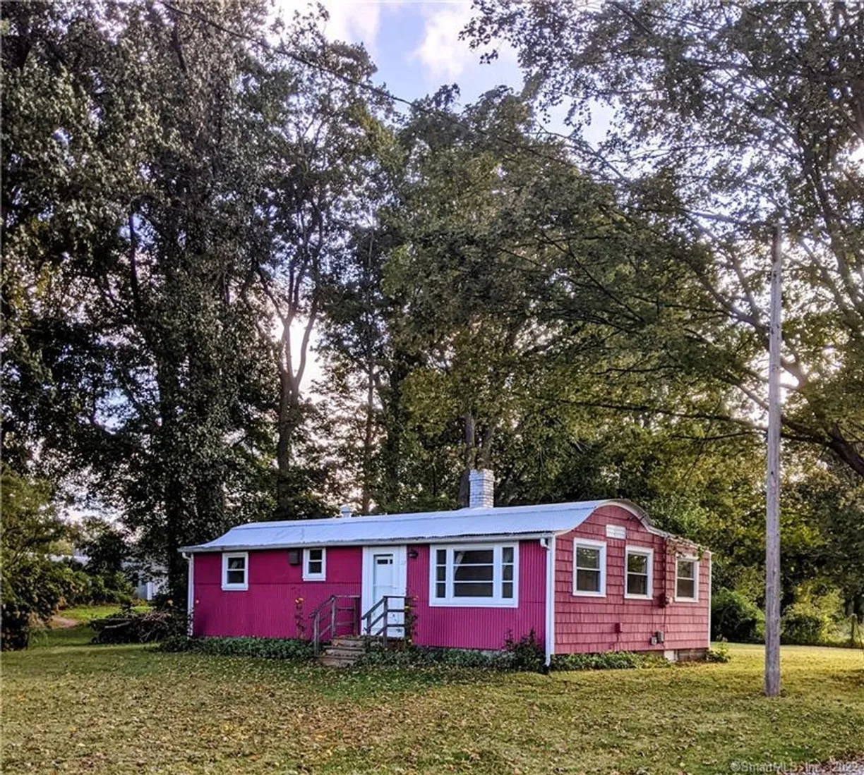 Greenwich Real Estate | View 112 Broad Brook Road | 1 Bed, 1 Bath