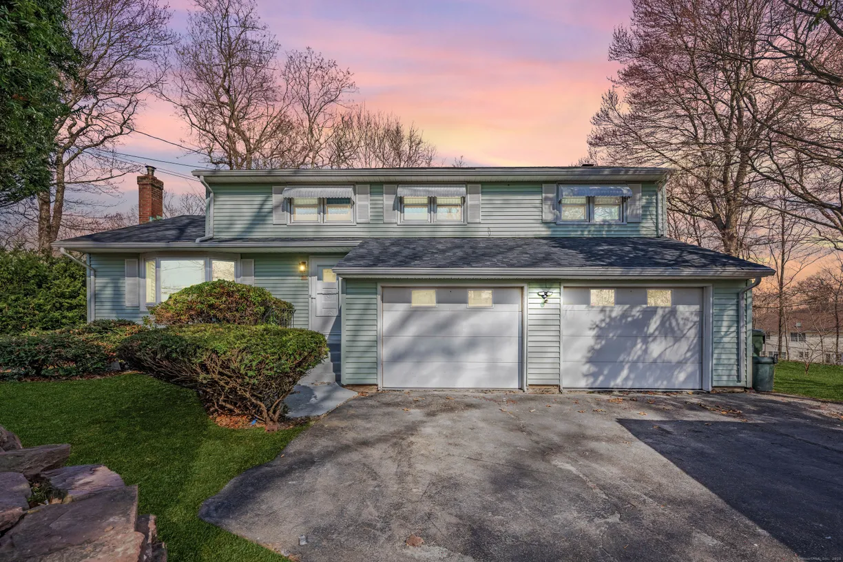 Greenwich Real Estate | View 110 Griswoldville Avenue | 4 Beds, 2 Baths