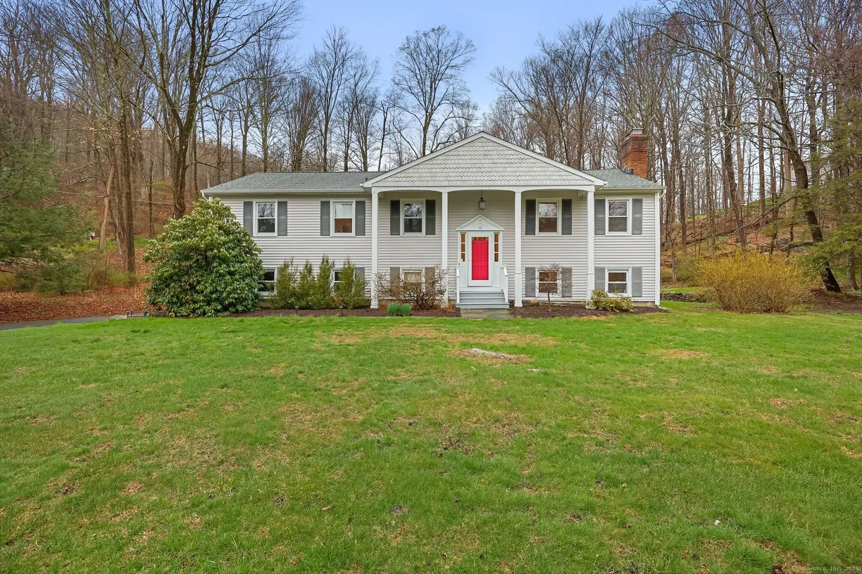 Greenwich Real Estate | View 97 Tackora Trail | 4 Beds, 3 Baths