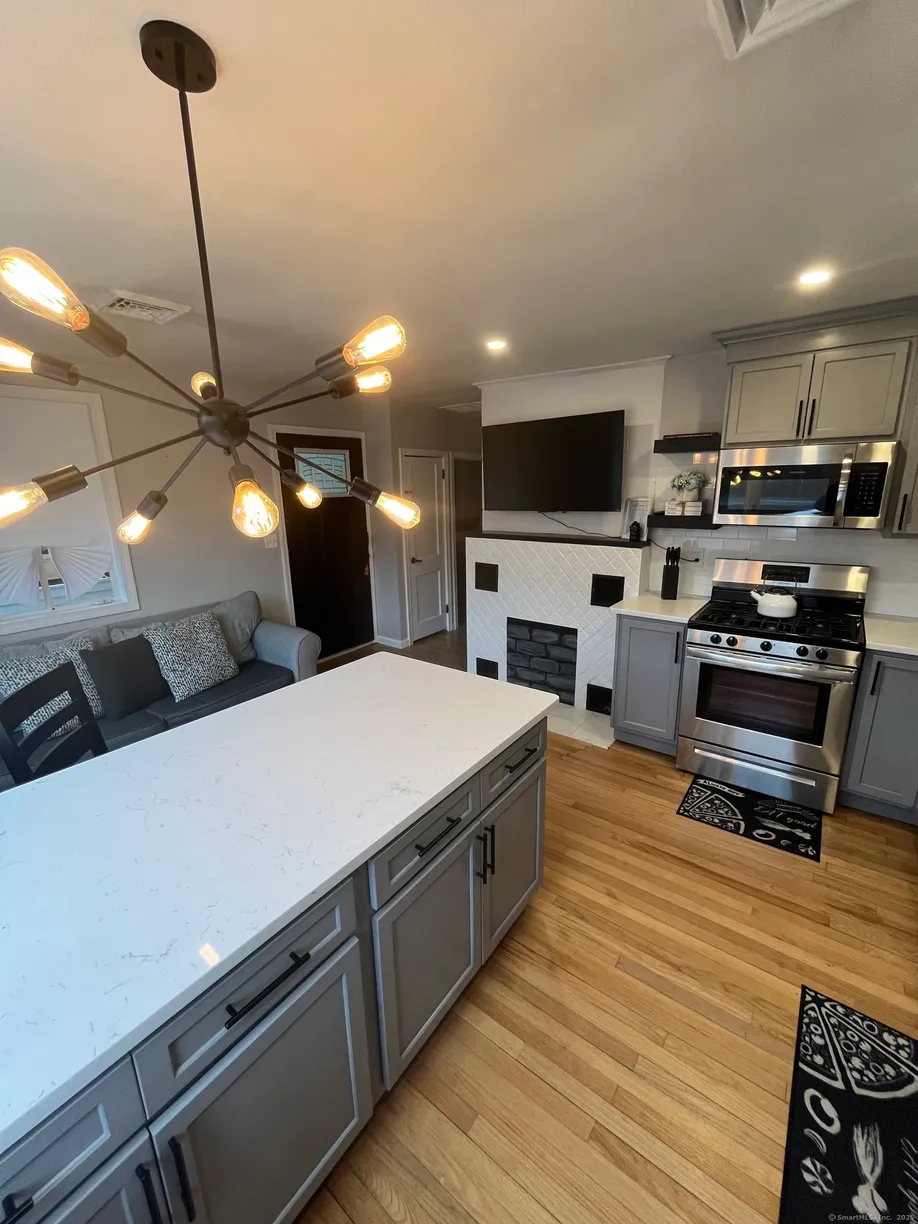 Greenwich Real Estate | View 538 Winthrop Road, 9 | 2 Beds, 1 Bath