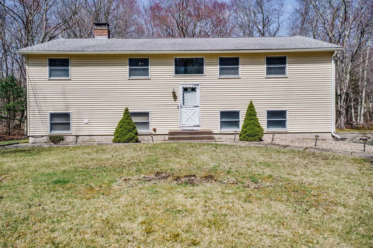 Greenwich Real Estate | View 82 School Road | 3 Beds, 2 Baths