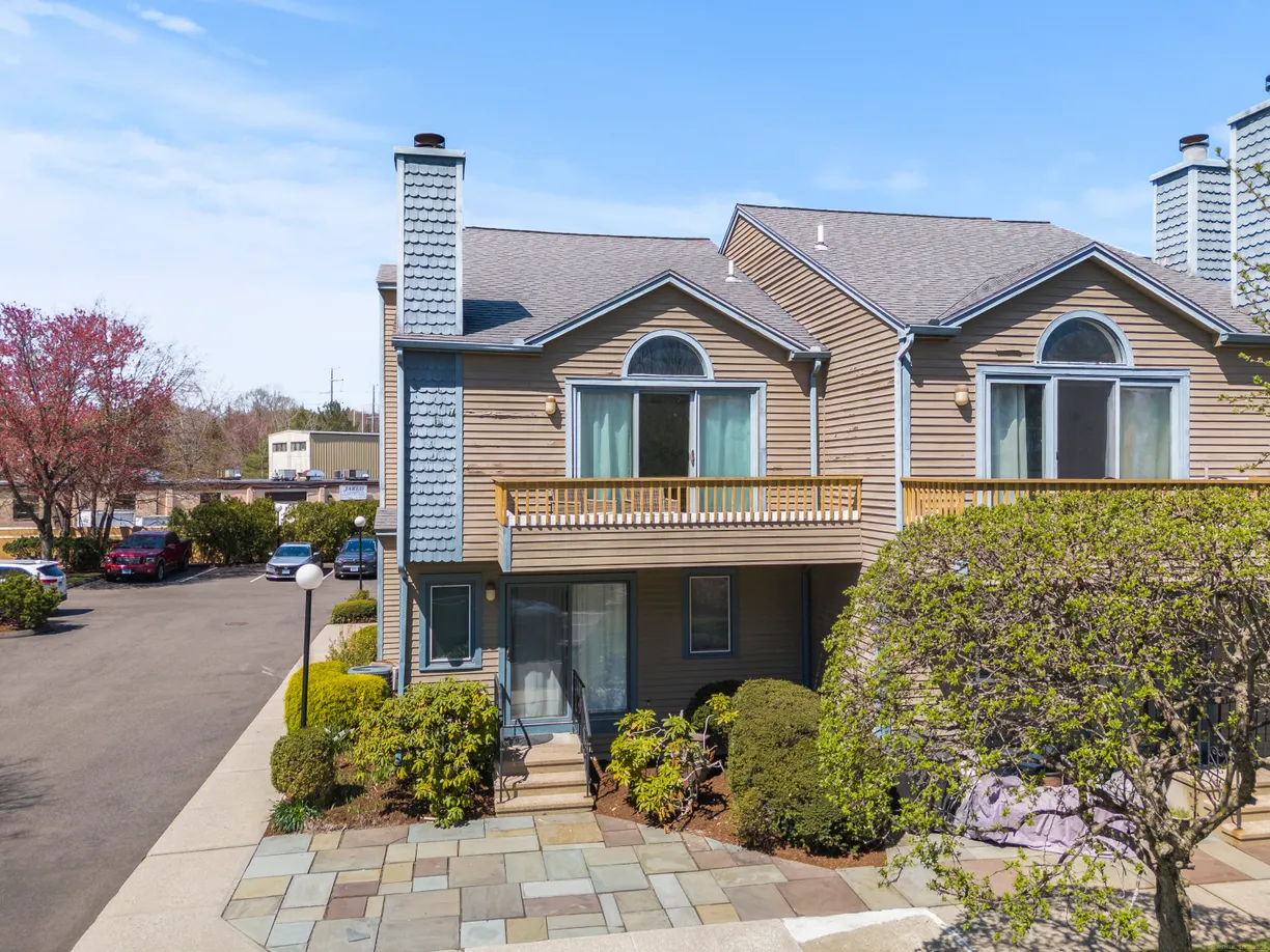 Greenwich Real Estate | View 15 Perry Avenue, B2 | Listing