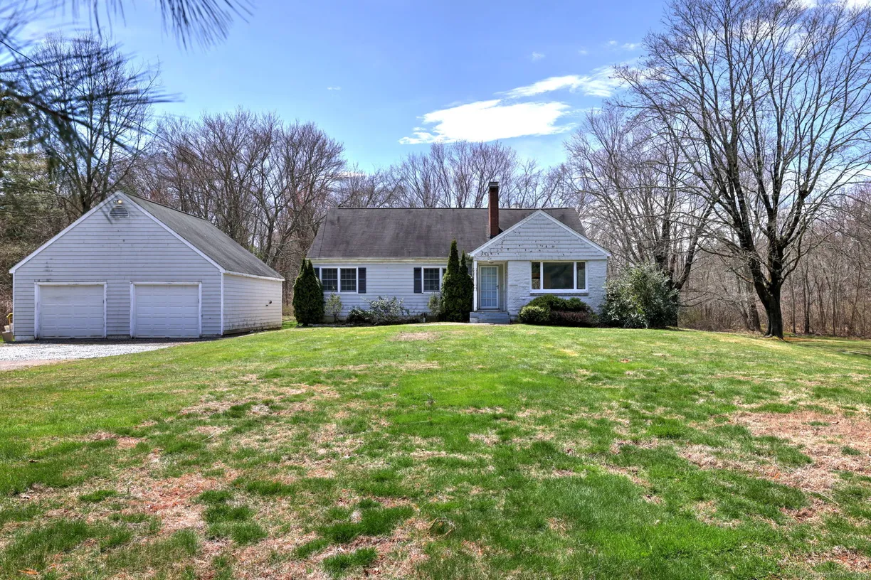 Greenwich Real Estate | View 34 Rimmon Road | 3 Beds, 2 Baths