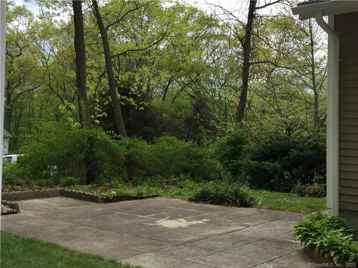 Greenwich Real Estate | View 17 Cherokee Road | Listing