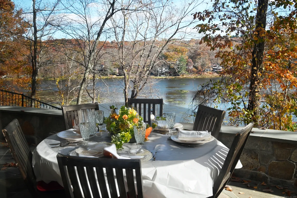 Greenwich Real Estate | View 6 Waters Edge Way | 3 Beds, 4 Baths
