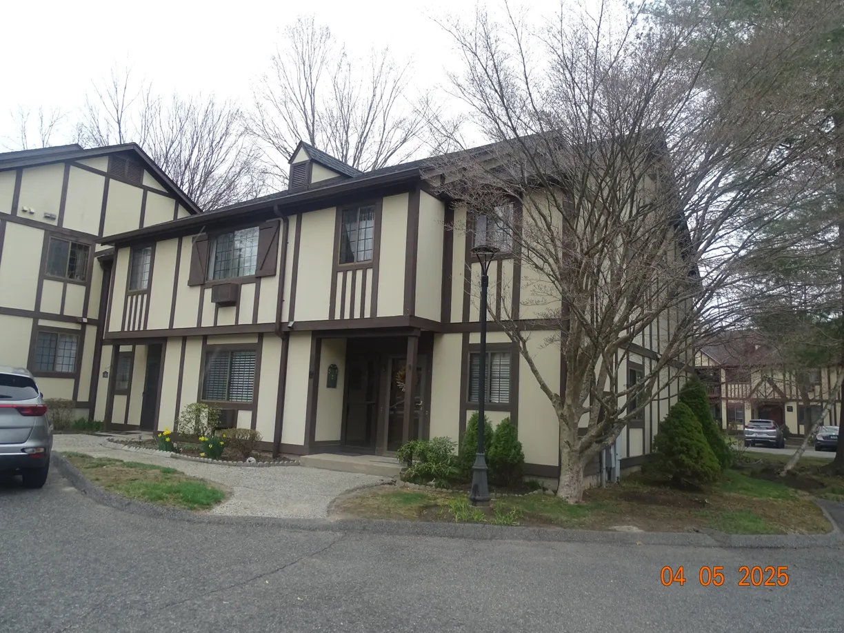 Greenwich Real Estate | View 1 Andover Court, 1 | 1 Bed, 1 Bath