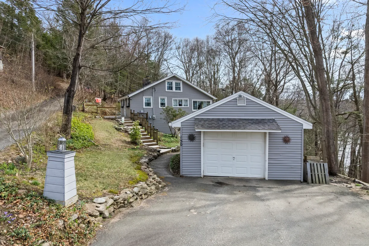 Greenwich Real Estate | View  | 4 Beds, 1 Bath