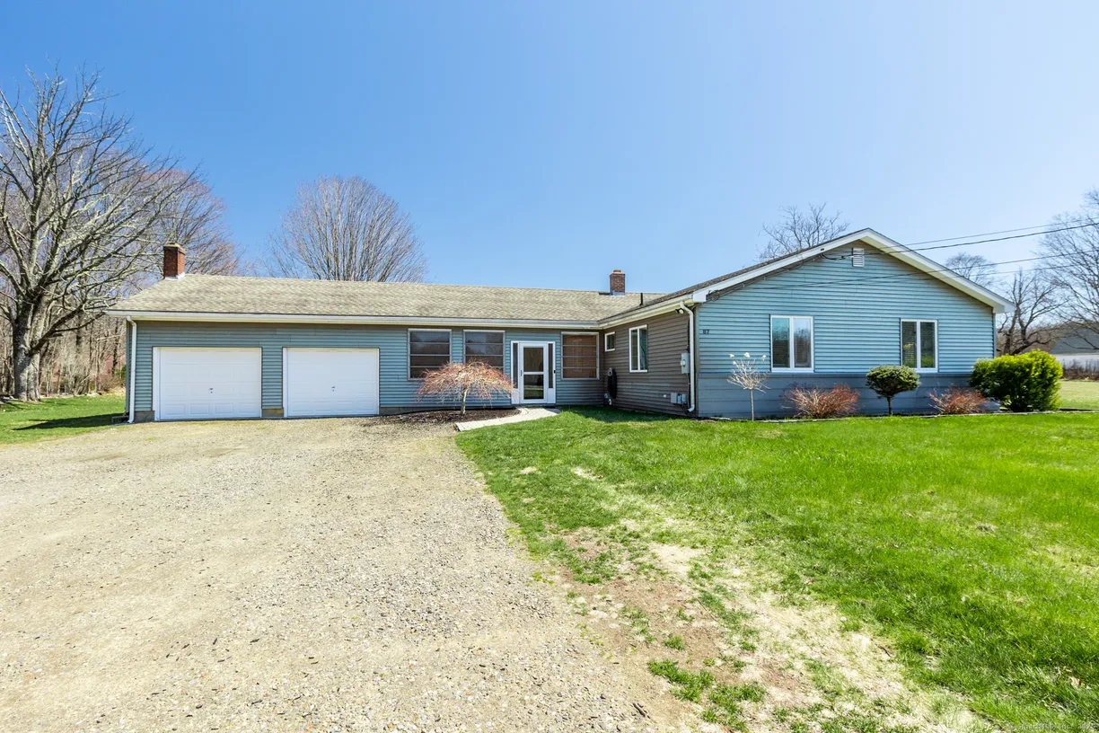Greenwich Real Estate | View 87 Latham Road | 3 Beds, 2 Baths