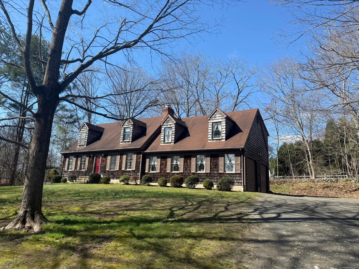 Greenwich Real Estate | View 244 Walnut Tree Hill Road | 3 Beds, 2 Baths