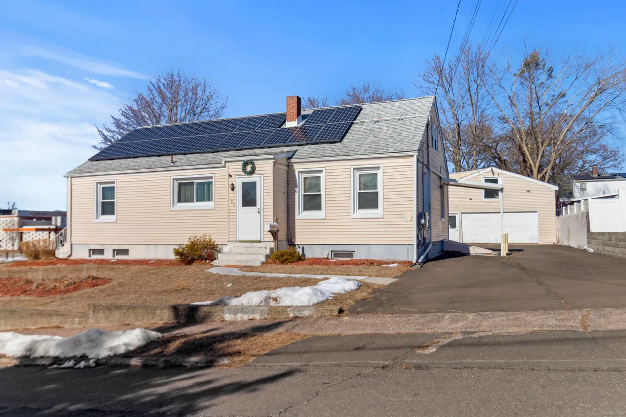 Greenwich Real Estate | View 109 Fairview Avenue | 4 Beds, 3 Baths