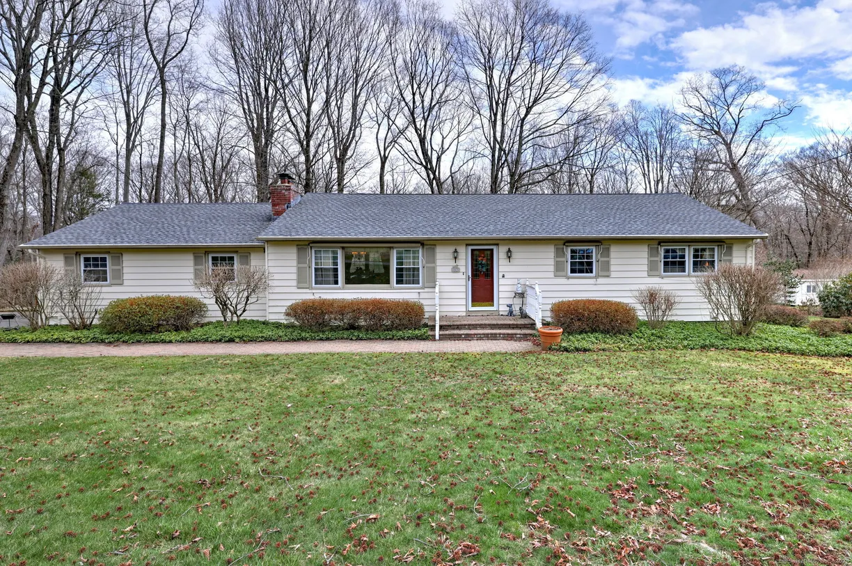 Greenwich Real Estate | View 813 Riverside Drive | 3 Beds, 2 Baths