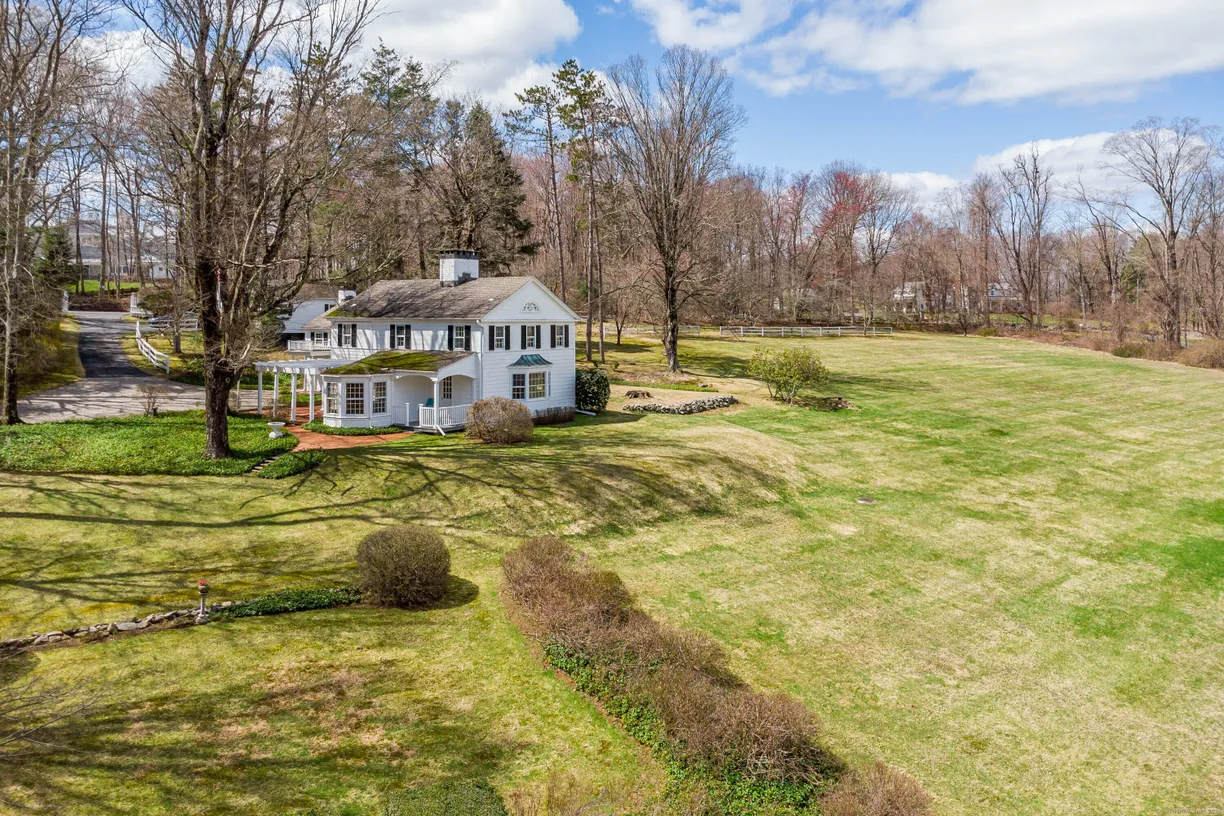 Greenwich Real Estate | View 23/25 Taunton Lane | 5 Beds, 4 Baths
