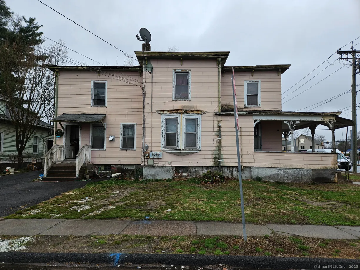 Greenwich Real Estate | View 13-15 Burnside Avenue | 6 Beds, 3 Baths