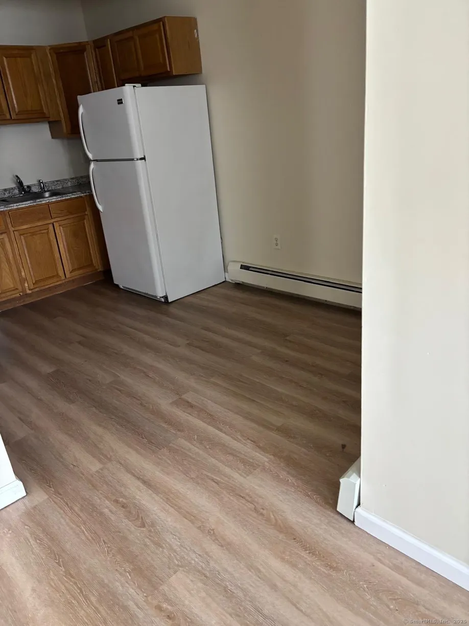 Greenwich Real Estate | View 1057 East Main Street, 8 | Listing