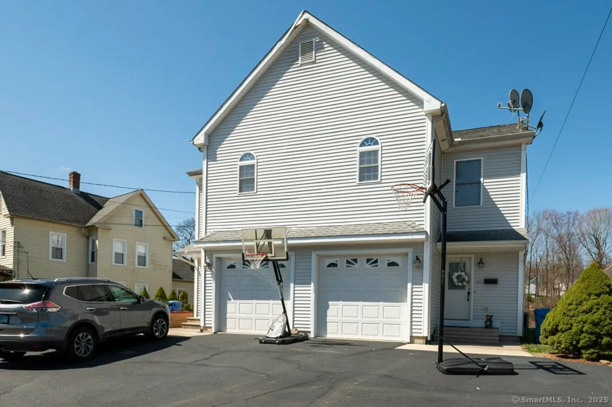 Greenwich Real Estate | View 82 Summer Street, A | 3 Beds, 2 Baths