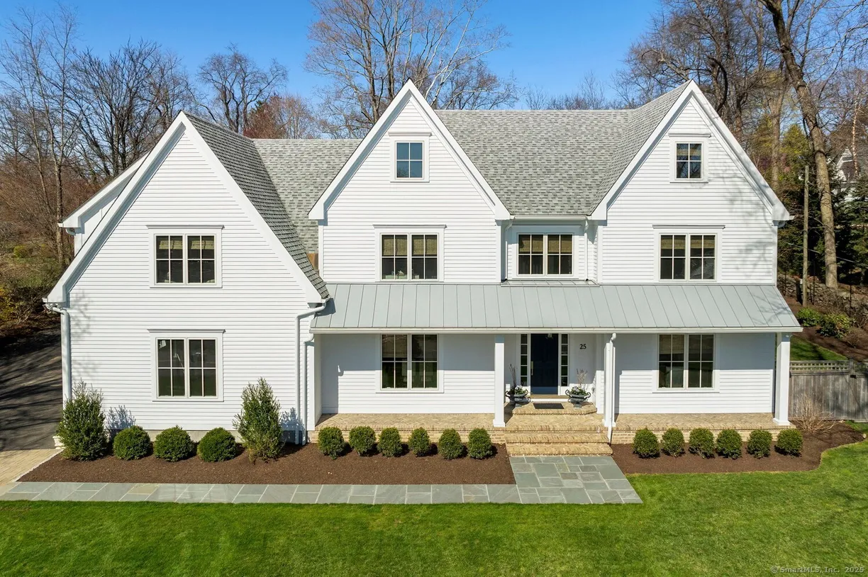 Greenwich Real Estate | View 25 Gardiner Street | 6 Beds, 4 Baths