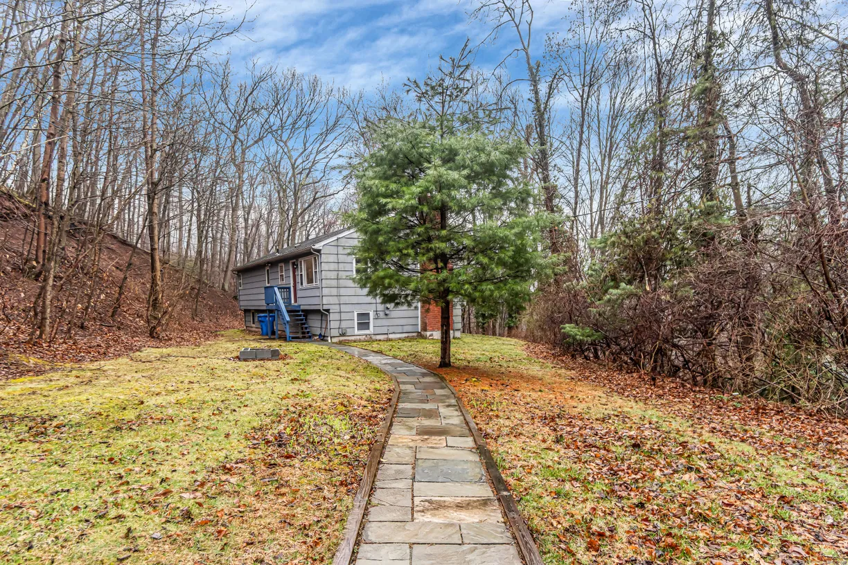 Greenwich Real Estate | View 64 Darley Drive | Listing