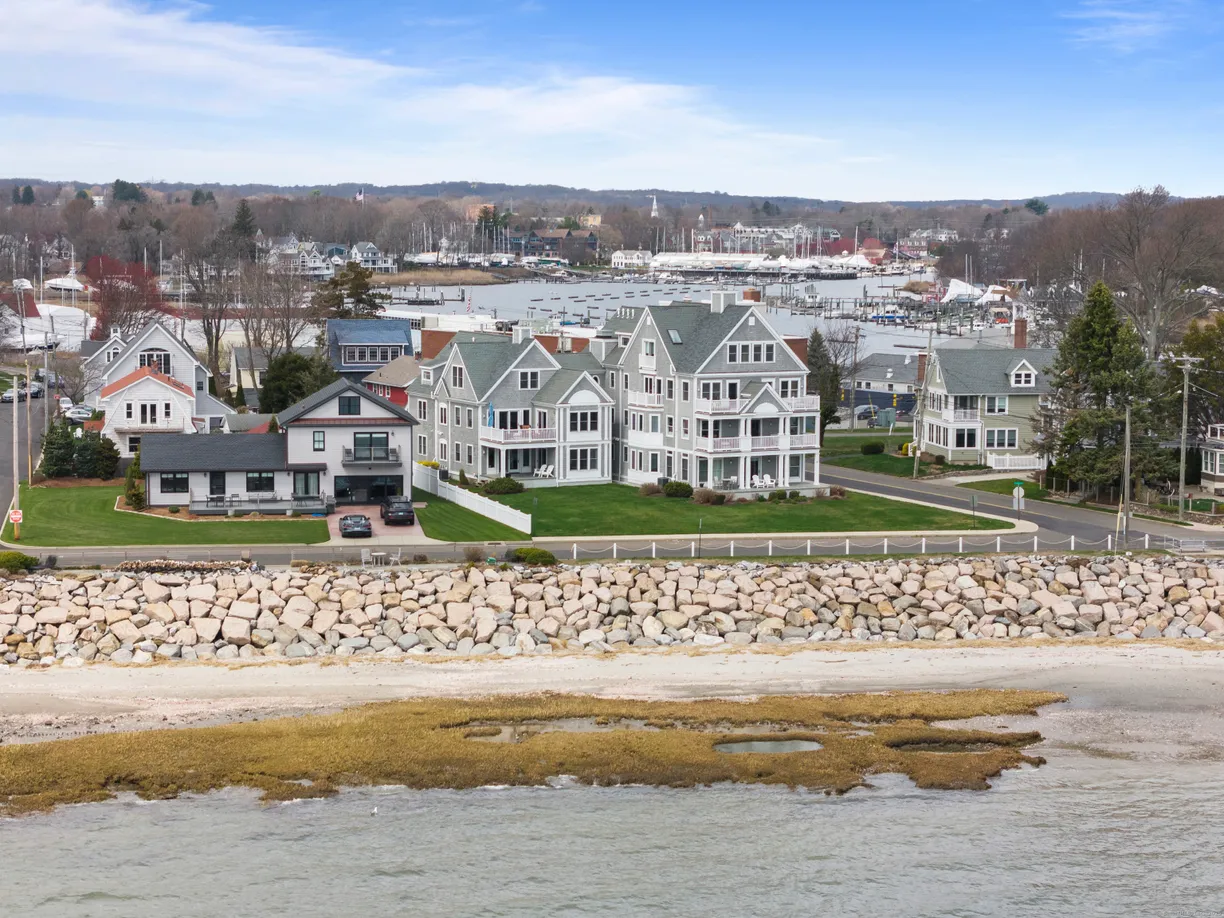 Greenwich Real Estate | View 87 Trumbull Avenue, APT 5 | 2 Beds, 2 Baths