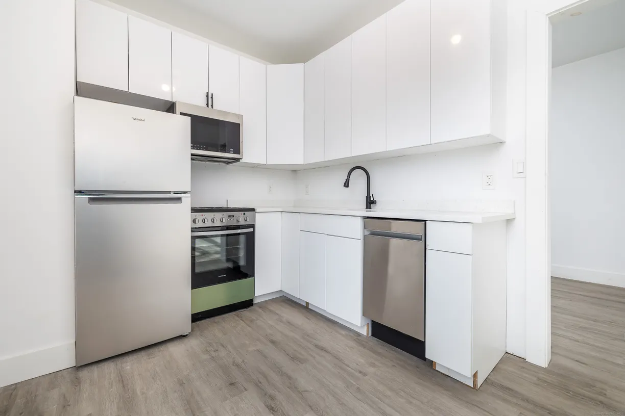 Greenwich Real Estate | View 1252 Main Street, 401 | 1 Bed, 1 Bath
