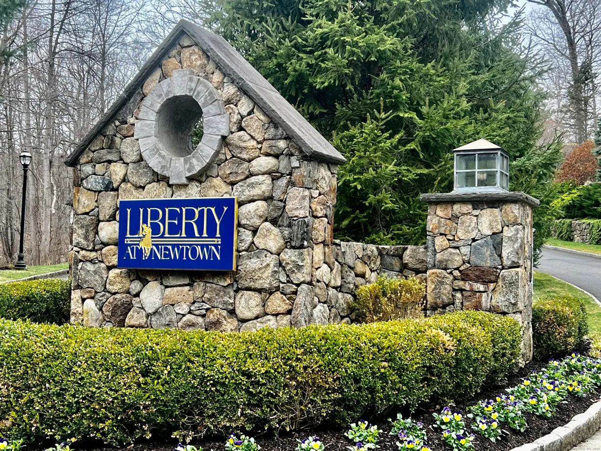 Greenwich Real Estate | View 88 Suzie Drive, 88 | 2 Beds, 2 Baths