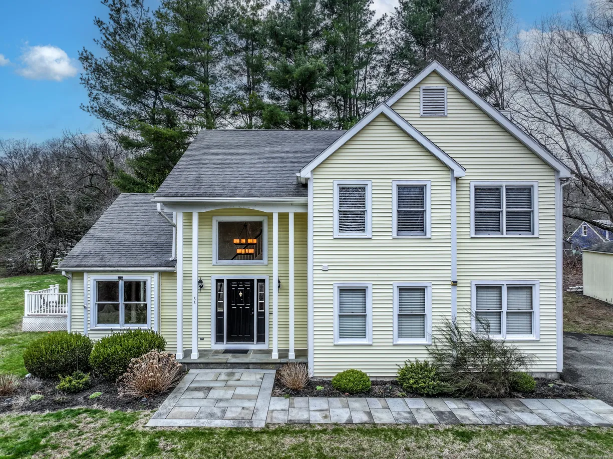 Greenwich Real Estate | View 5A Big Buck Lane | 3 Beds, 2 Baths